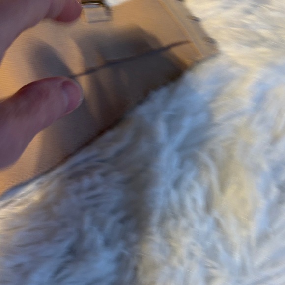 Delicate Tan Underwire Bra - Picture 5 of 7